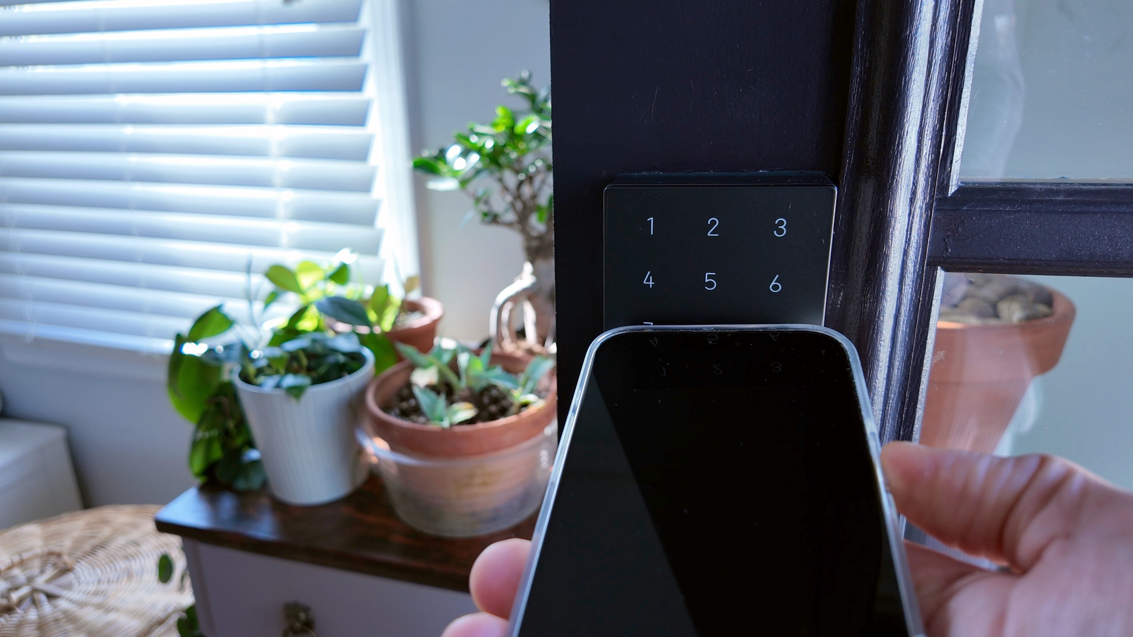 Unlocking Aqara U100 with dead iPhone 16