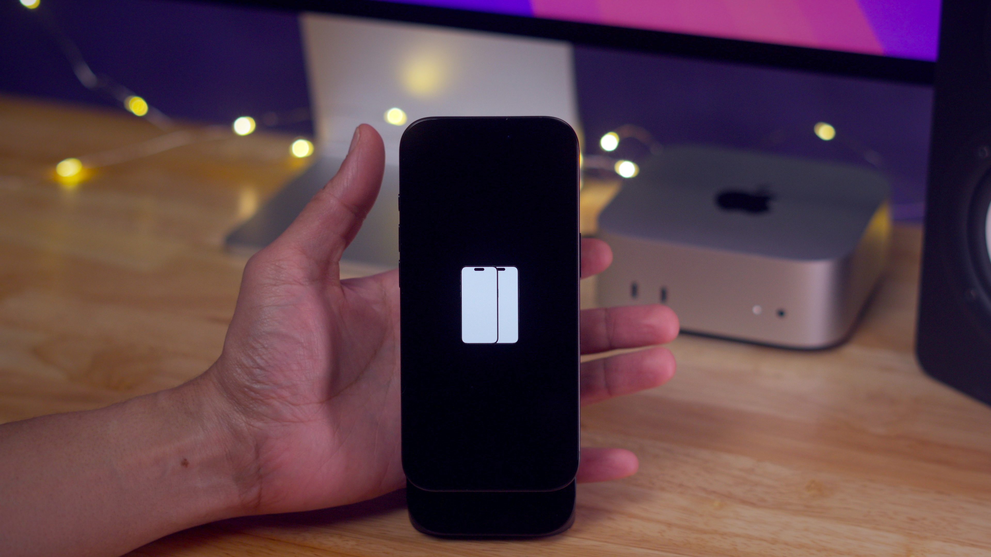 Wireless Recovery - Move iPhone running iOS 18 Nearby animation