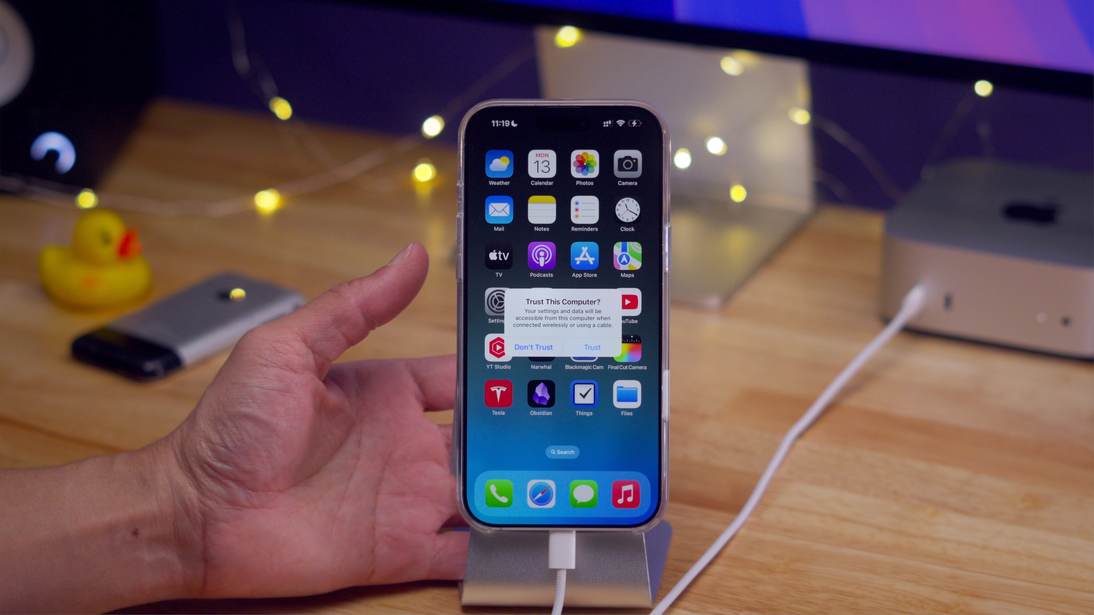 'Trust This Computer' alert when connecting iPhone 16 to Mac via USB-C Cable